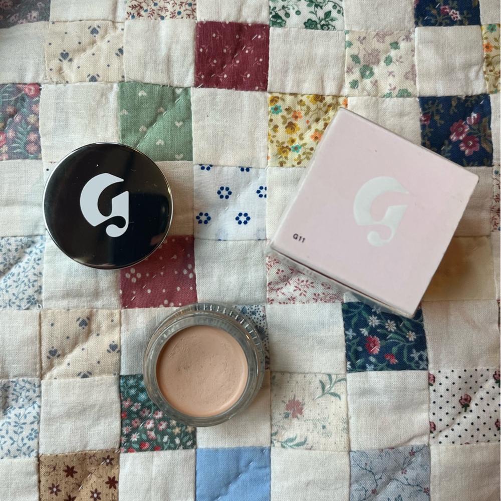 glossier stretch concealer ☁️